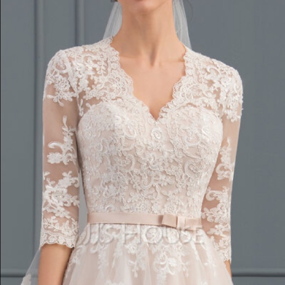 BRAND NEW! Ivory Wedding Dress size 22